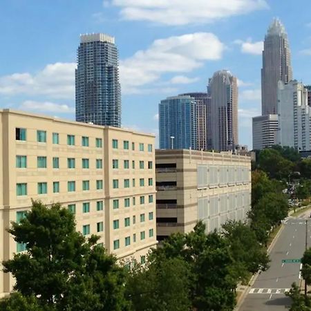 Отель Doubletree By Hilton Charlotte Uptown Экстерьер фото
