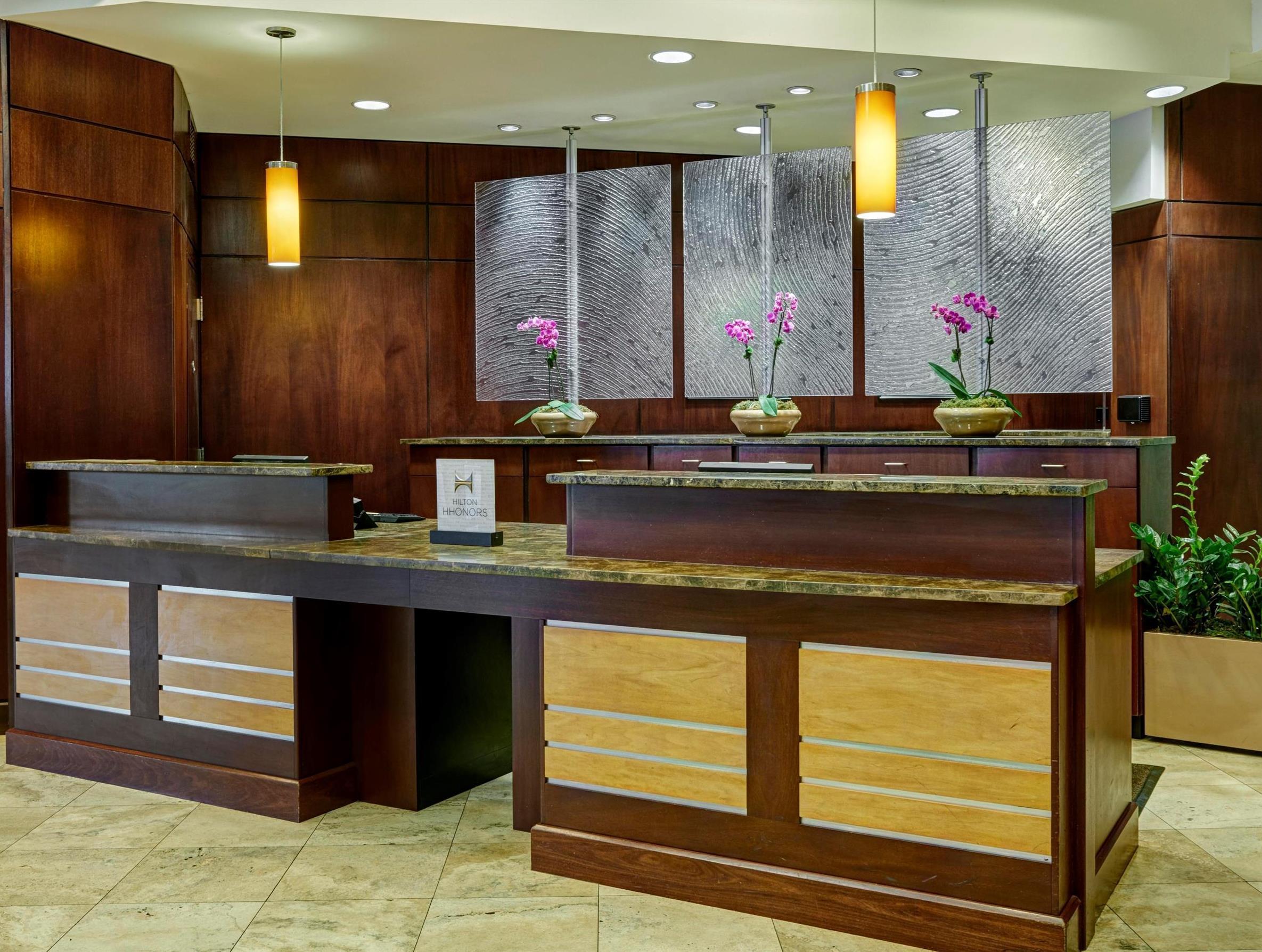 Отель Doubletree By Hilton Charlotte Uptown Экстерьер фото