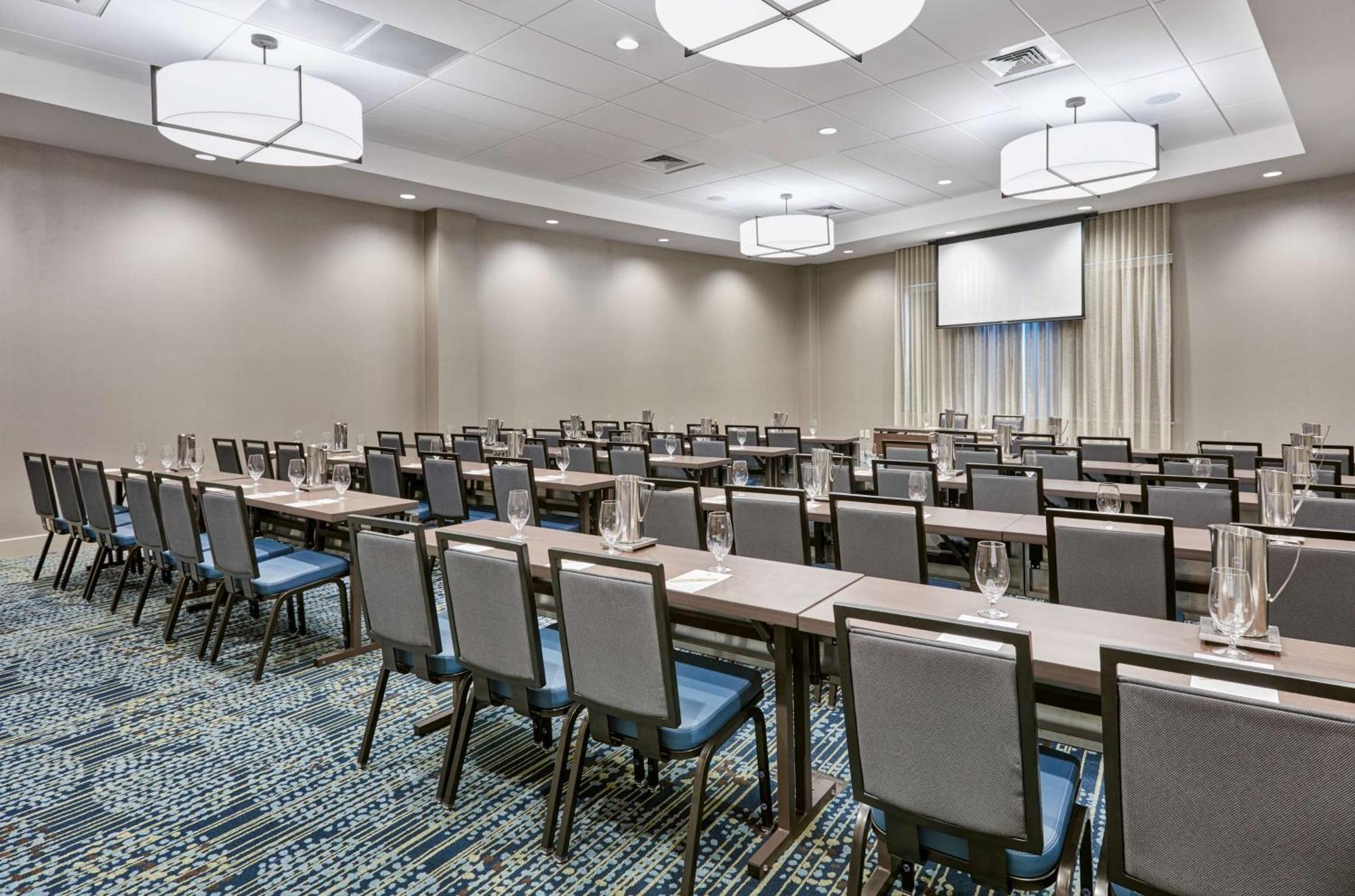 Отель Doubletree By Hilton Charlotte Uptown Экстерьер фото