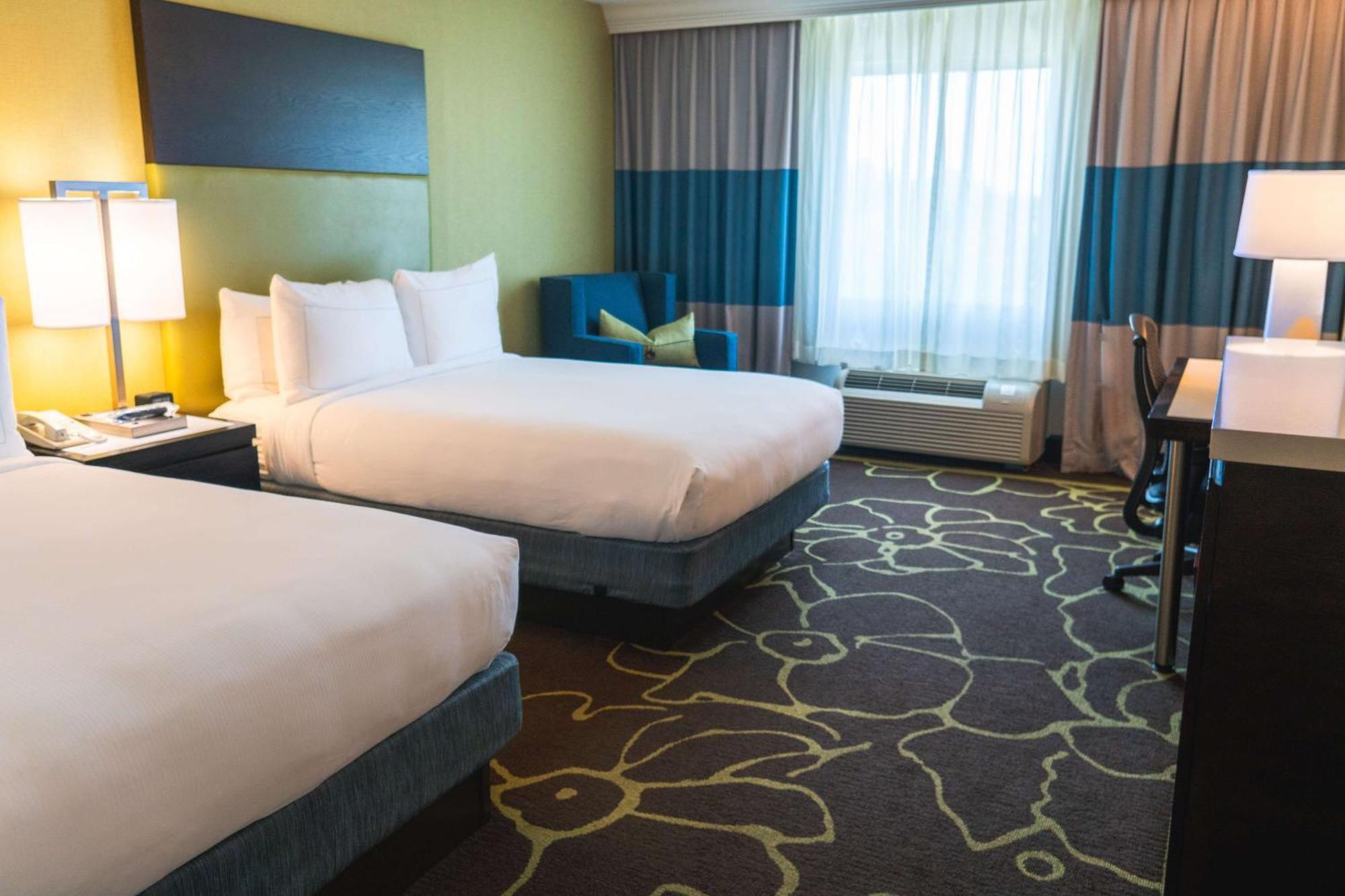 Отель Doubletree By Hilton Charlotte Uptown Экстерьер фото