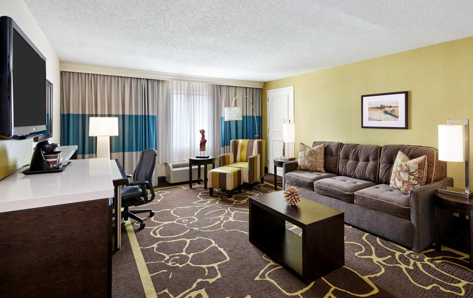 Отель Doubletree By Hilton Charlotte Uptown Экстерьер фото