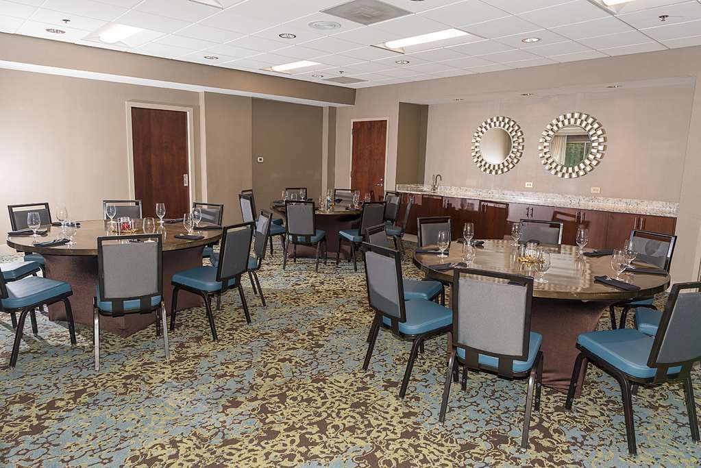 Отель Doubletree By Hilton Charlotte Uptown Удобства фото