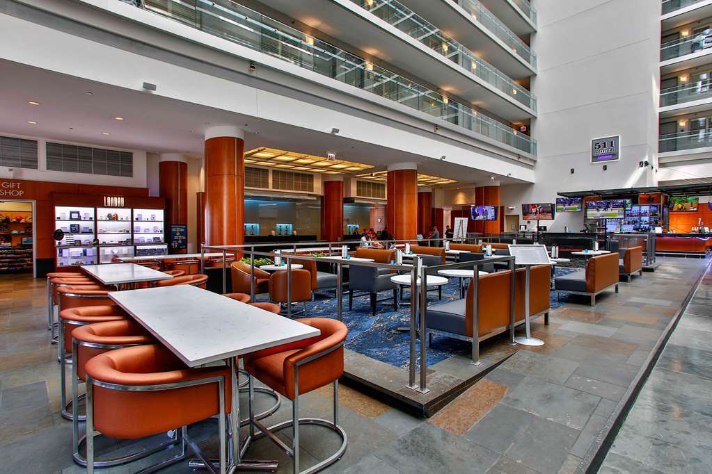 Отель Doubletree By Hilton Charlotte Uptown Интерьер фото