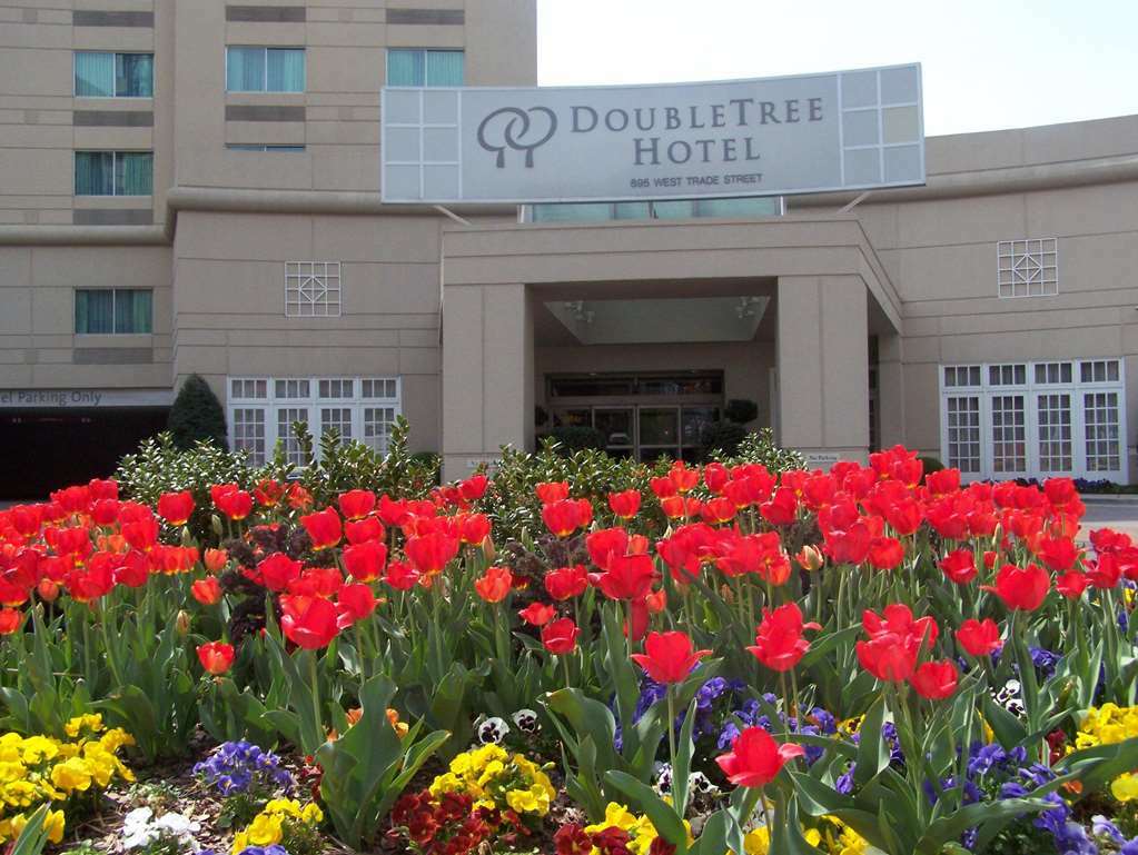 Отель Doubletree By Hilton Charlotte Uptown Экстерьер фото